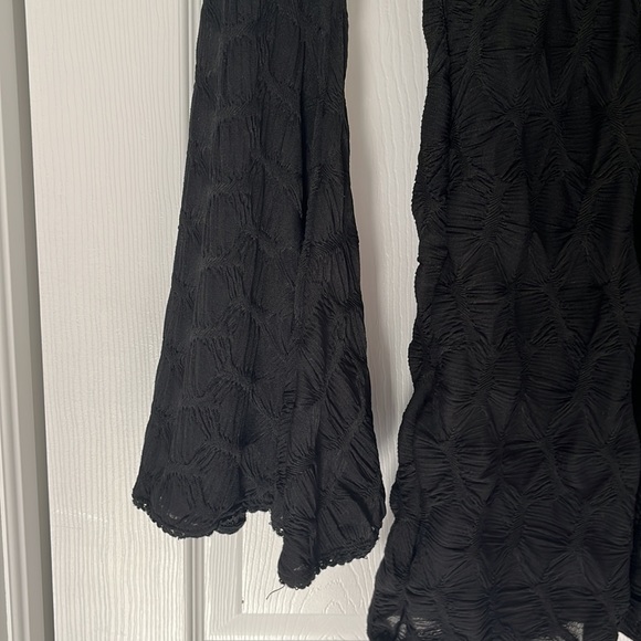 BEBE Fitted black dress with bell sleeves - Picture 3 of 6